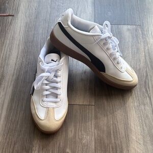 Puma Men’s White Leather Sneakers with Black Formstrip and Gum Sole